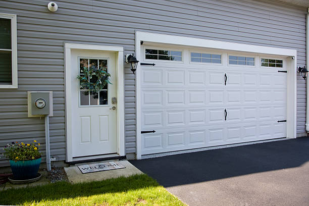 24/7 Emergency Garage Door Panel Replacement experts in Sylvania, OH